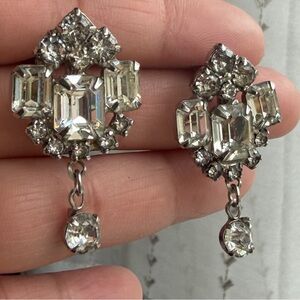 VINTAGE | Elegant Art Deco Clear Rhinestone Crystal Silver Dangle Drop Earrings